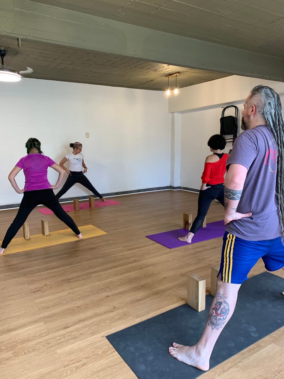 Clase de yoga grupal